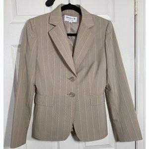 Daniele O by Tahari Levine 2 pc Pant Suit